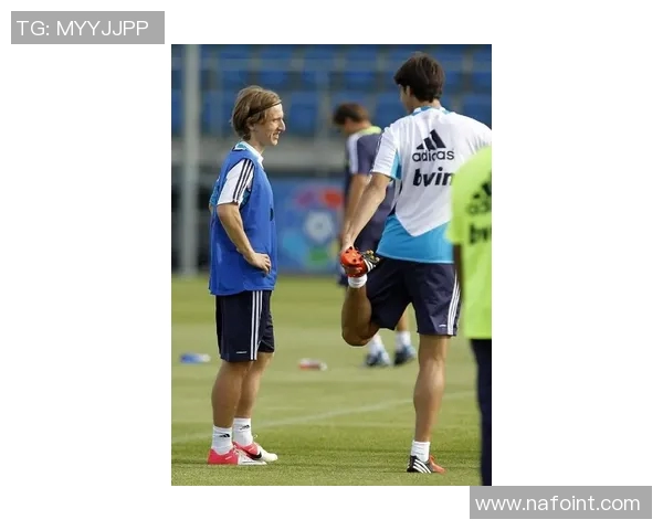 卡卡足球明星同款装备让你在球场上尽显风采与实力